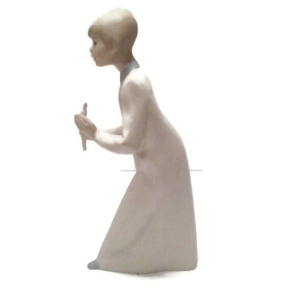Lladro Porcelain Figurine Boy Holding Candle Elegant Matte Collectible Rare - Picture 3 of 8